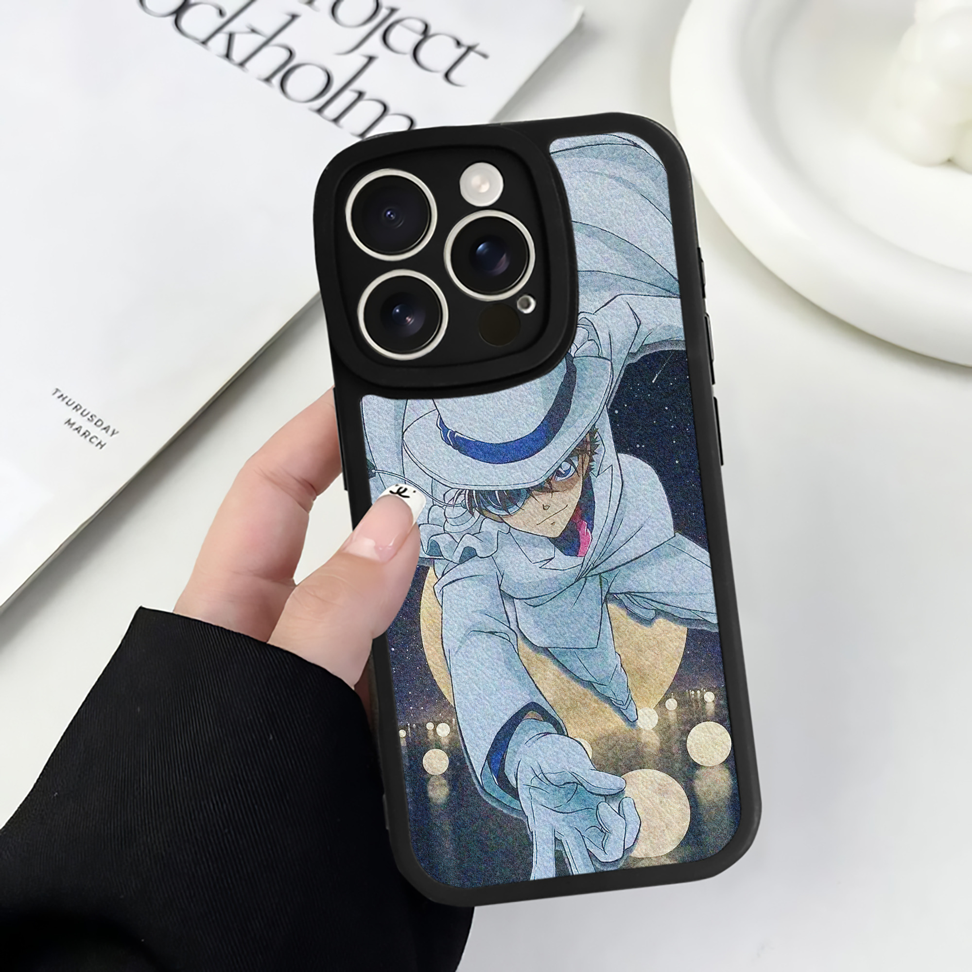 （画像用） 名探偵コナン Detective Conan 【iPhone 16シリーズ対応】シリコンスマホケース（レザー調） 材質：シリコン
